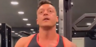 KOSMICZNA FORMA FIZYCZNA Mesuta Ozila! [VIDEO]