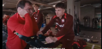 ROZMOWA Jana Urbana z młodymi piłkarzami na zgrupowaniu xD [VIDEO]