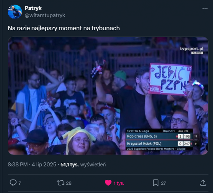 Piłkarski transparent na turnieju darta... xD