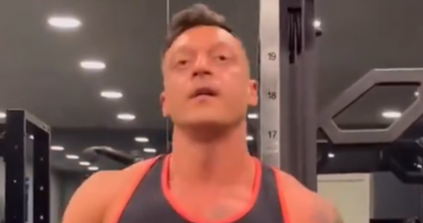 KOSMICZNA FORMA FIZYCZNA Mesuta Ozila! [VIDEO]