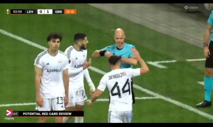 HIT! Piłkarz Karabachu chciał przybić piątkę z sędzią, a ten... XD [VIDEO]