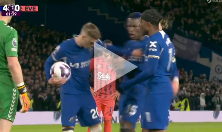 HIT! Piłkarze Chelsea chcieli zabrać piłkę Palmerowi przed rzutem karnym... [VIDEO]