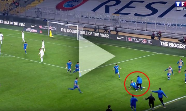 CIESZYNKA piłkarza Grecji po golu na 1-1 z Francją! XD [VIDEO]