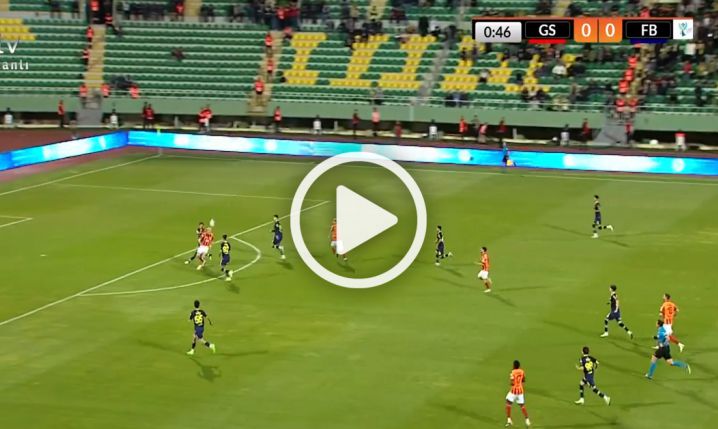 HIT! Fenerbahce straciło gola w 1 minucie z Galatasaray i piłkarze zeszli z boiska... [VIDEO]
