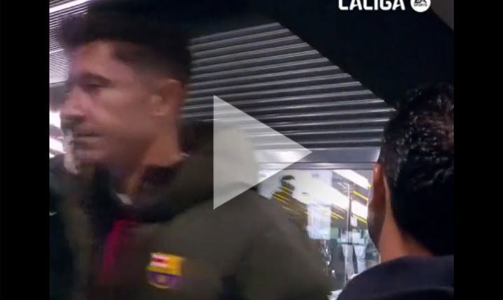 Piłkarze Barcelony zbijają piony z Xavim, a Lewandowski... [VIDEO]