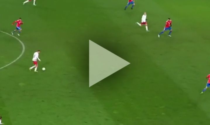 Prowadzenie piłki przez Żurkowskiego... [VIDEO]
