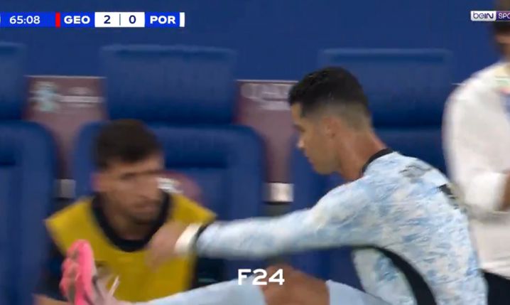 ZACHOWANIE Ronaldo po zejściu z boiska... [VIDEO]
