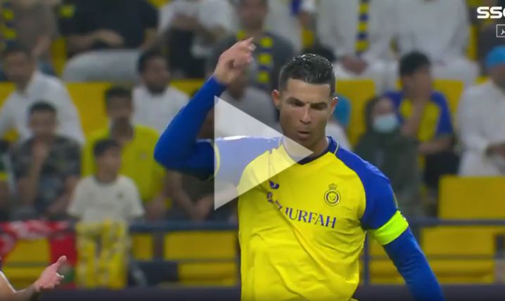 WŚCIEKŁOŚĆ Ronaldo na sędziego, który skończył połowę po doliczonym czasie [VIDEO]