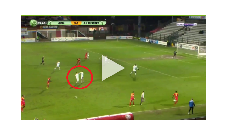 Dwaj piłkarze AJ Auxerre pobili się na środku boiska [VIDEO]
