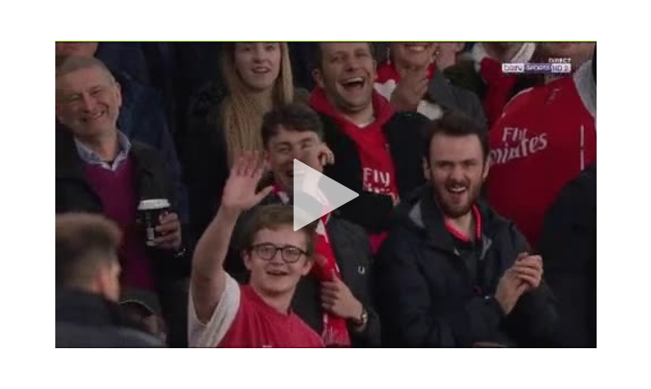 Kibice Arsenalu żegnają wyrzuconego na trybuny Simeone xD [VIDEO]