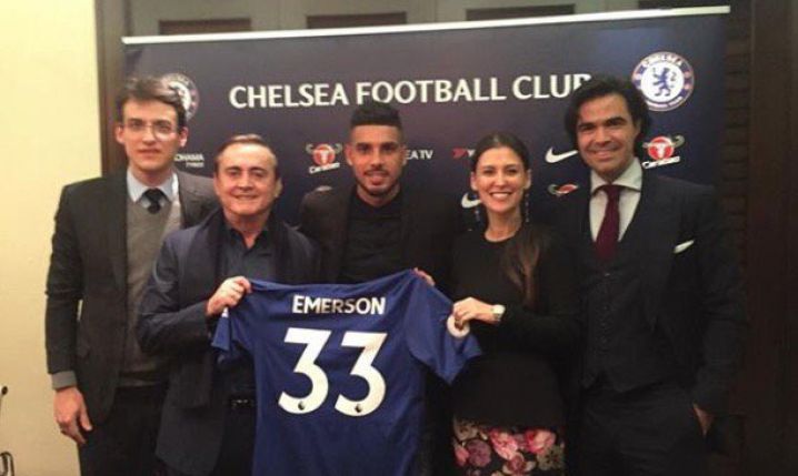 KLEPNIĘTE! Chelsea zaprezentowała piłkarza kupionego z Romy