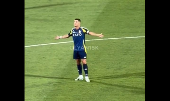 GESTY Cristiano Ronaldo do kolegów z zespołu po 4 straconej bramce... [VIDEO]