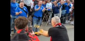 HIT! Tak kibice z Albanii ''prowokują'' Włochów przed meczem... xD [VIDEO]