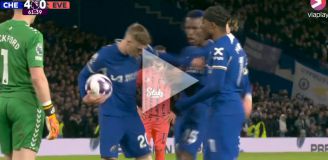 HIT! Piłkarze Chelsea chcieli zabrać piłkę Palmerowi przed rzutem karnym... [VIDEO]