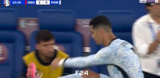 ZACHOWANIE Ronaldo po zejściu z boiska... [VIDEO]