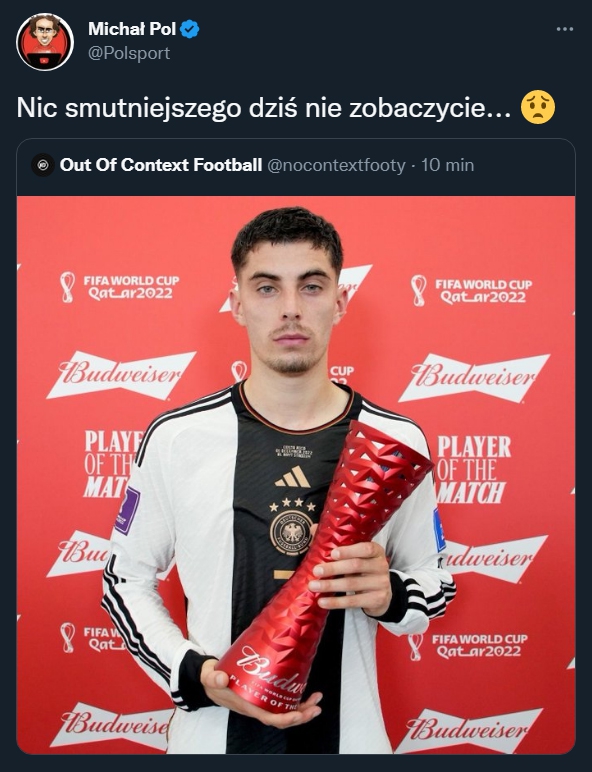 Kai Havertz odbierający nagrodę za MVP meczu...